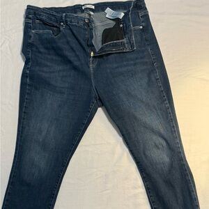 Women’s Good American Crop jeans.   Size 22.    Very good condition.